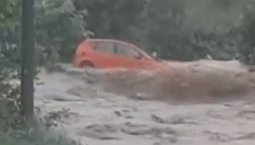 Apokaliptične scene iz Sapne, vodena bujica nosi sve pred sobom