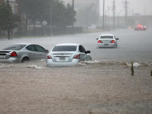 Apokaliptične scene u Dubaiju, u jednom danu palo kiše koliko inače padne u cijeloj godini