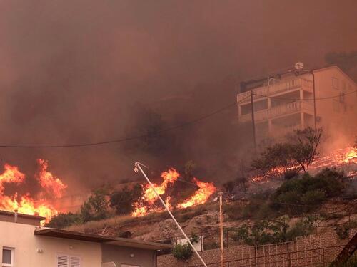 Apokaliptični prizori požara iz Dalmacije: Podmeće ih piroman na motoru?
