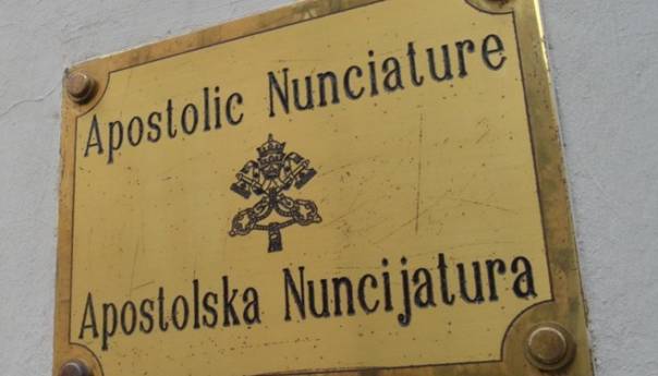 Apostolska nuncijatura: Medalja "Krugu 99" uručena kao znak sjećanja na sastanak