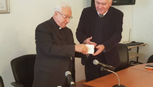 Apostolski nuncij Pezzuto uručio medalju Vatikana Adilu Kulenoviću