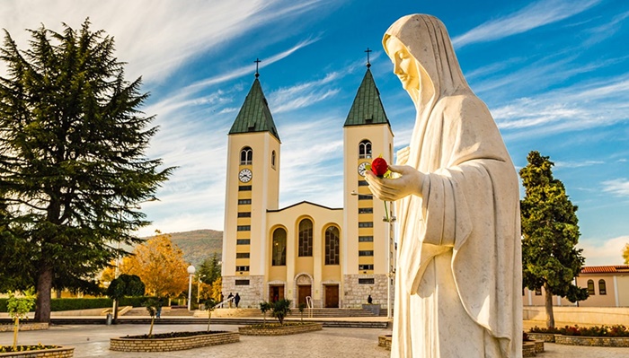 Apostolski vizitator za Međugorje: Crkva pozorno prati ovaj fenomen