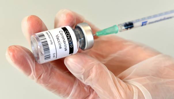 Apotekar greškom primio četiri doze vakcine