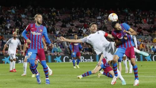 Araujo u posljednjoj minuti spasio Barcelonu poraza od Granade