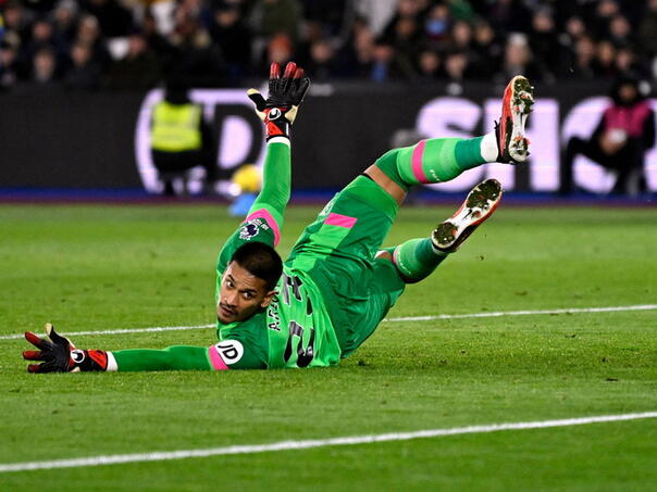 Areola spasio West Ham, bez golova sa Brightonom