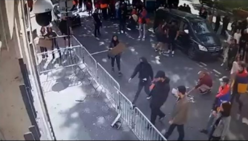 Armenske pristalice napale zgradu Ambasade Azerbejdžana u Francuskoj