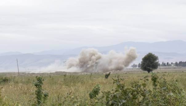 Armenske snage bombarduju gradove i sela u Azerbejdžanu