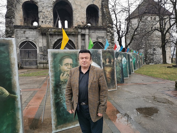 'Armija umjetnosti' na platou ispred crkve u Bihaću