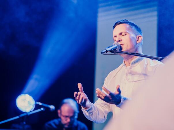 Armin Muzaferija na turneji po V. Britaniji, prihod od koncerata ide narodu Palestine