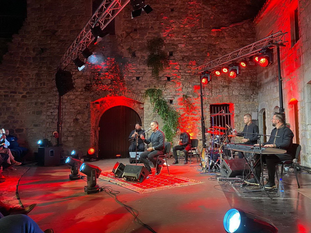 Armin Muzaferija oduševio publiku u Crnoj Gori, u njegovim interpretacijama uživao i hafiz Bugari