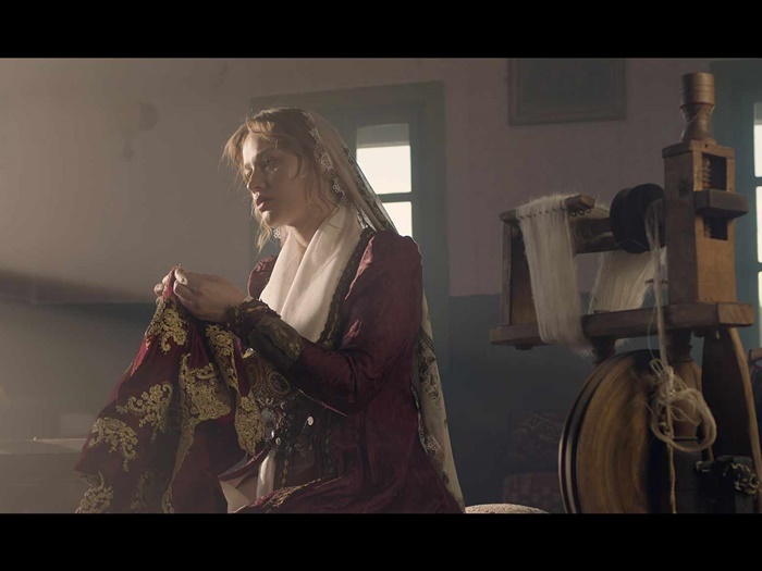 Armin Muzaferija predstavlja odu bosanskoj ženi