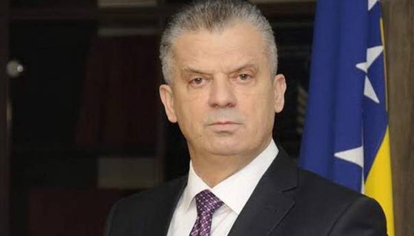 Arnaut tražio smjenu direktora Aerodroma jer njegova žena ima problem s direktorom