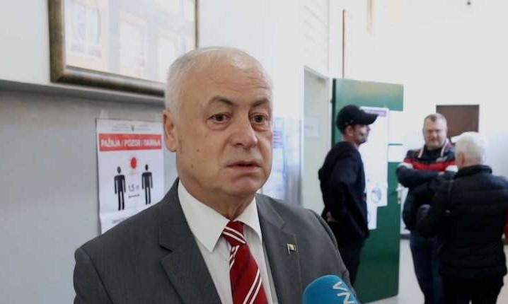 Arnautović: Pozivam sve birače da danas iskoriste svoje pravo