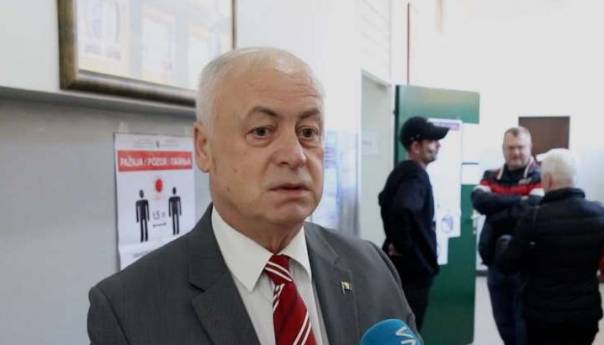 Arnautović: Pozivam sve birače da danas iskoriste svoje pravo