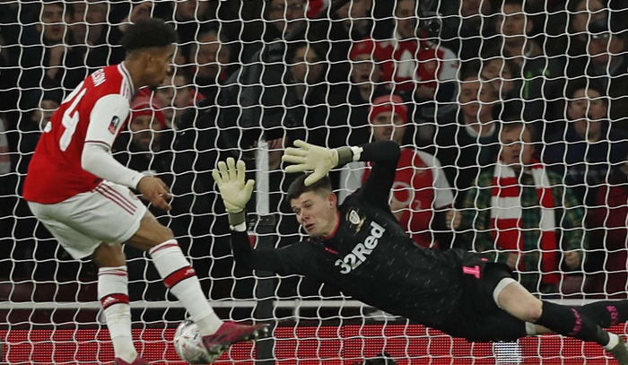 Arsenal preživio "paljbu" pa u nastavku meča izbacio Leeds