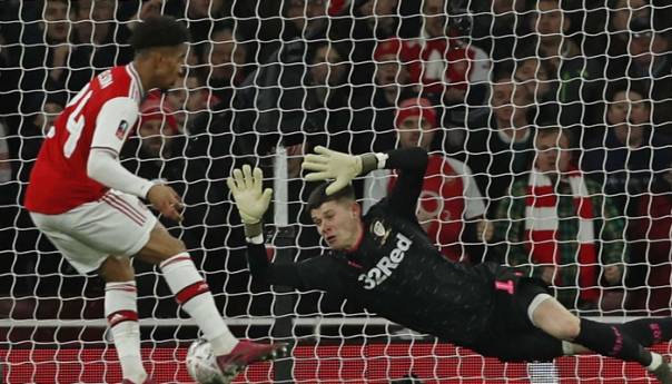 Arsenal preživio "paljbu" pa u nastavku meča izbacio Leeds