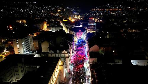 Artbat održao koncert u srcu Sarajeva, spektakl ispred Vječne vatre