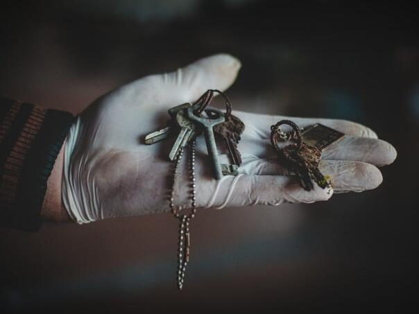 Artefakti žrtava genocida iz Srebrenice trajno pohranjeni u Memorijalni centar