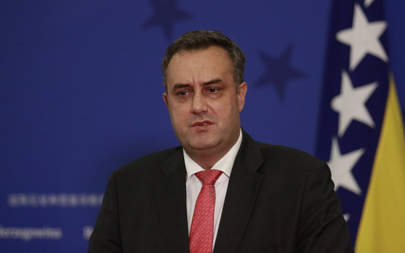 Asim Sarajlić objavio da podnosi ostavke na sve funkcije