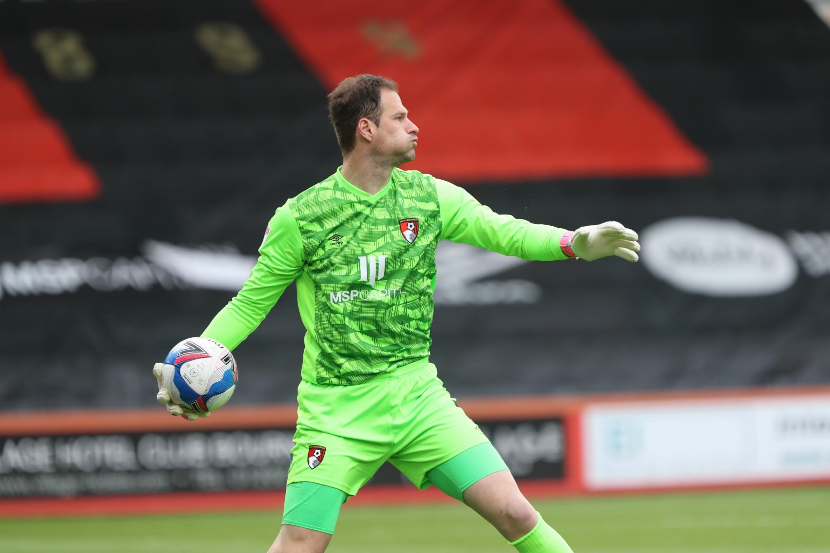 Asmir Begović i naredne sezone u Evertonu