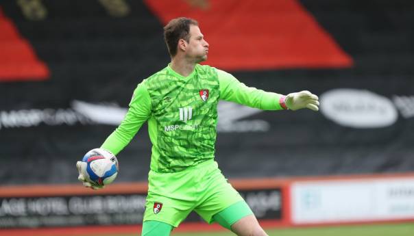 Asmir Begović i naredne sezone u Evertonu