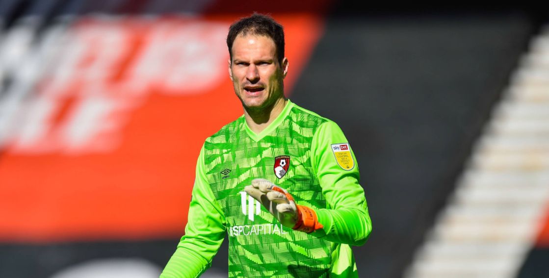 Asmir Begović karijeru nastavlja u Evertonu
