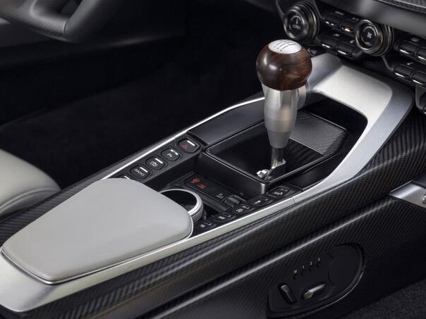Aston Martin razmatra posljednji pravi ručni mjenjač