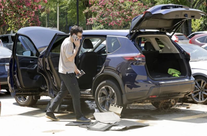 Atina: Automobil uletio u baštu restorana, povrijeđeno 11 osoba