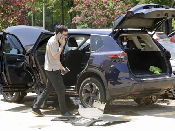 Atina: Automobil uletio u baštu restorana, povrijeđeno 11 osoba