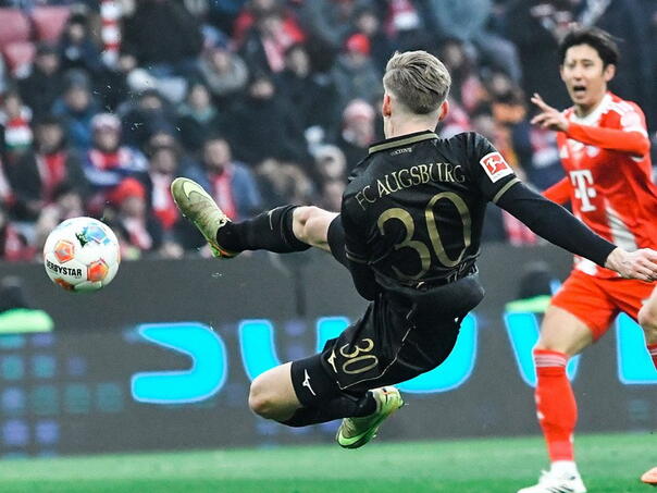 Augsburg preokretom srušio Bayern za prvi poraz sezone