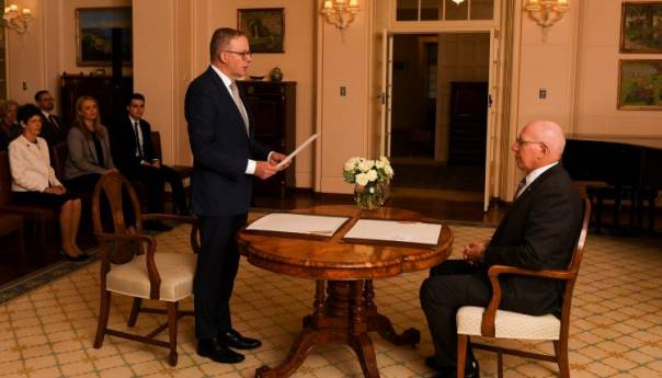 Australija ima novog premijera, Albanese položio zakletvu