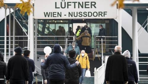 Austrija: Nevakcinisani ne mogu u kafiće, restorane i frizerske salone