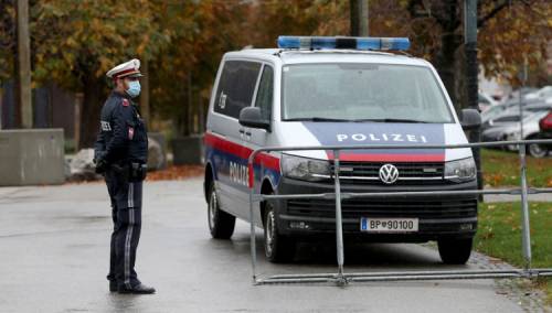 Austrija razmatra uvođenje policijskog časa