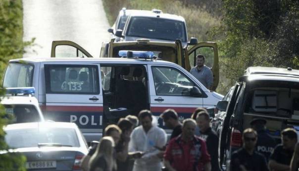 Austrija: U minibusu pronađena dva mrtva migranta
