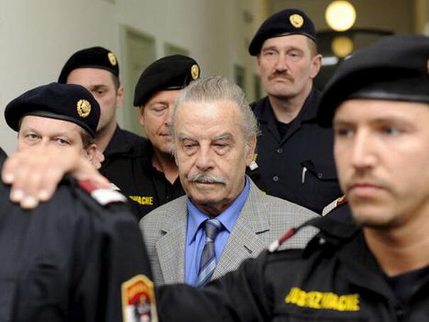 Austrijanac koji je zarobio i 24 godine silovao svoju kćer, traži puštanje iz zatvora