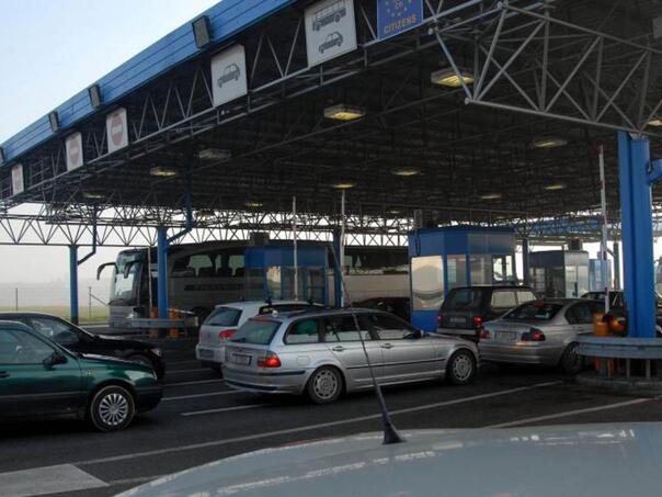 Austrijanac pokušao prevesti mrtvu ženu na suvozačevom mjestu iz BiH u Hrvatsku Austrijanac pokušao prevesti mrtvu ženu na suvozačevom mjestu iz BiH u Hrvatsku