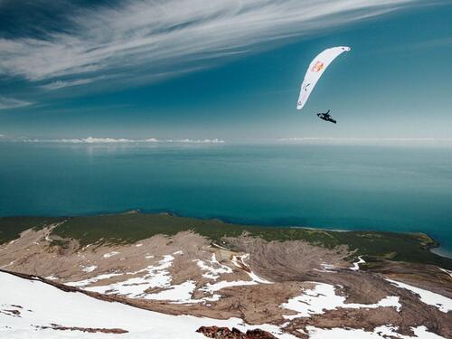 Austrijanac u nevjerovatnoj ekspediciji paraglajderom iznad vulkana na Aljasci