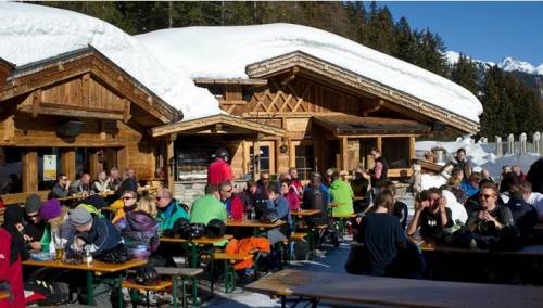 Austrijska policija pokrenula istragu zbog više od hiljadu zaraženih na skijalištu