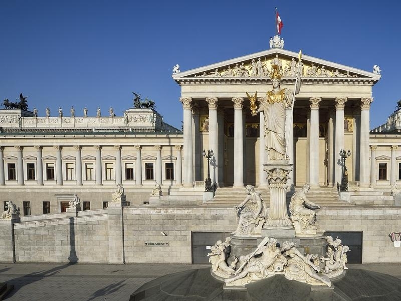 Austrijski parlament u centru skandala: Riba iz Kazahstana i škampe iz Bangladeša