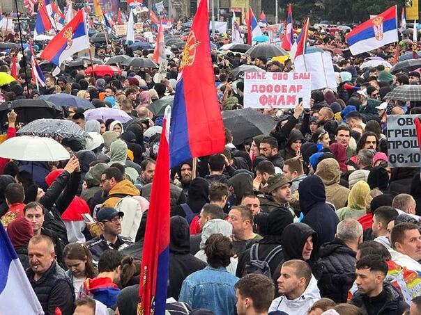 Austrijski Standard o protestima u Beogradu: "Ništa manje od revolucije"
