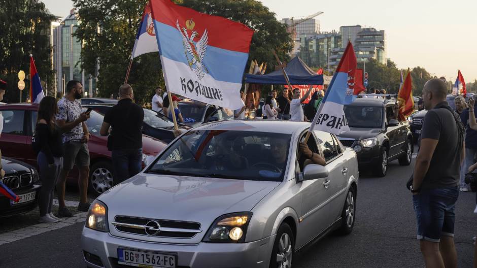 Auto-litija koja je krenula iz Beograda stigla do granice sa Crnom Gorom