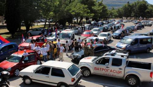 Auto-litija krenula iz Trebinja ka granici Crne Gore