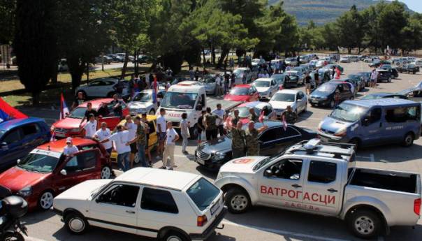 Auto-litija krenula iz Trebinja ka granici Crne Gore