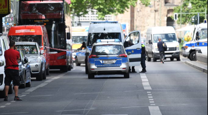 Auto se u Berlinu zabio u ljude: Puno ozlijeđenih, najmanje jedna osoba poginula