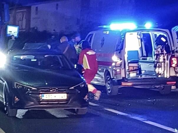Auto udario pješake kod Čevljanovića, jedna osoba poginula