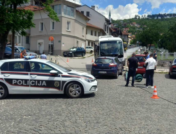 Autobus Centrotransa sletio sa ceste na Vratniku
