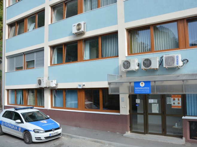 Autobus koji je prevozio djecu sletio s puta kod Konjević Polja