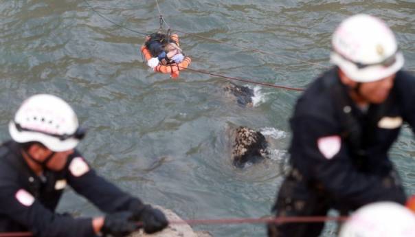 Autobus pao s autoputa u peruanskim Andima, 29 poginulih