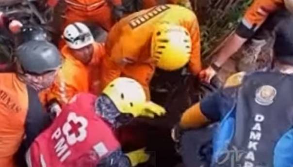 Autobus pun djece i roditelja pao u provaliju u Indoneziji, najmanje 27 mrtvih