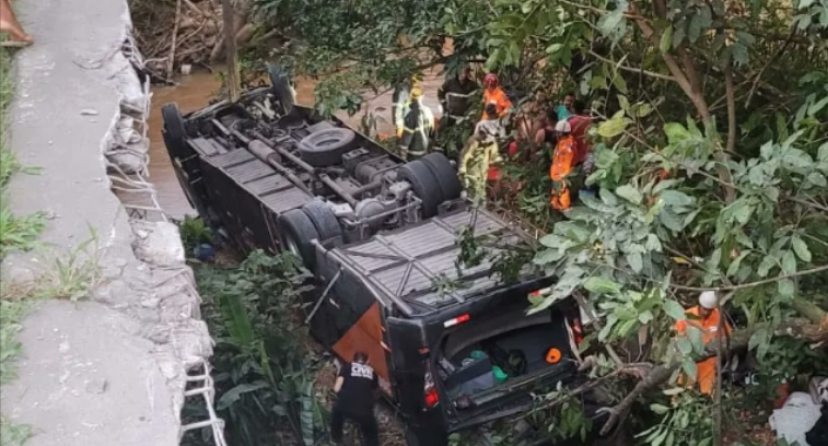 Autobus sa fudbalerima sletio sa mosta u Brazilu, četvero mrtvih